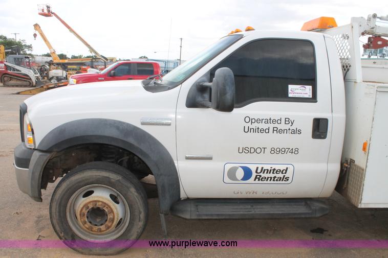 image for item C3901 2006 Ford F550 service truck with crane