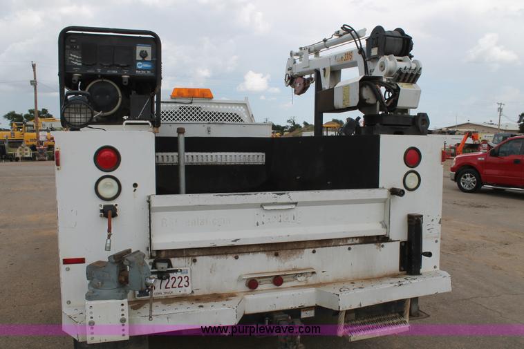 image for item C3901 2006 Ford F550 service truck with crane