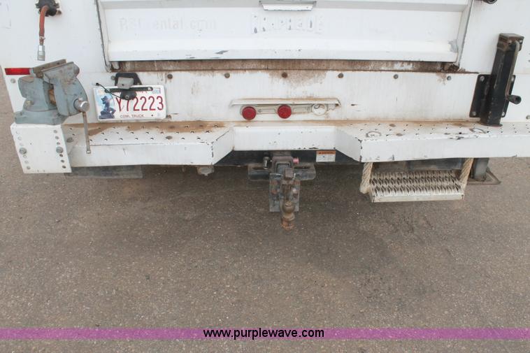 image for item C3901 2006 Ford F550 service truck with crane