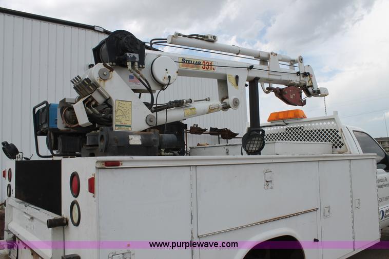 image for item C3901 2006 Ford F550 service truck with crane