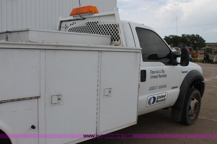 image for item C3901 2006 Ford F550 service truck with crane
