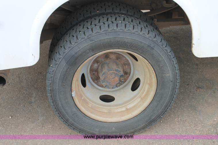 image for item C3901 2006 Ford F550 service truck with crane