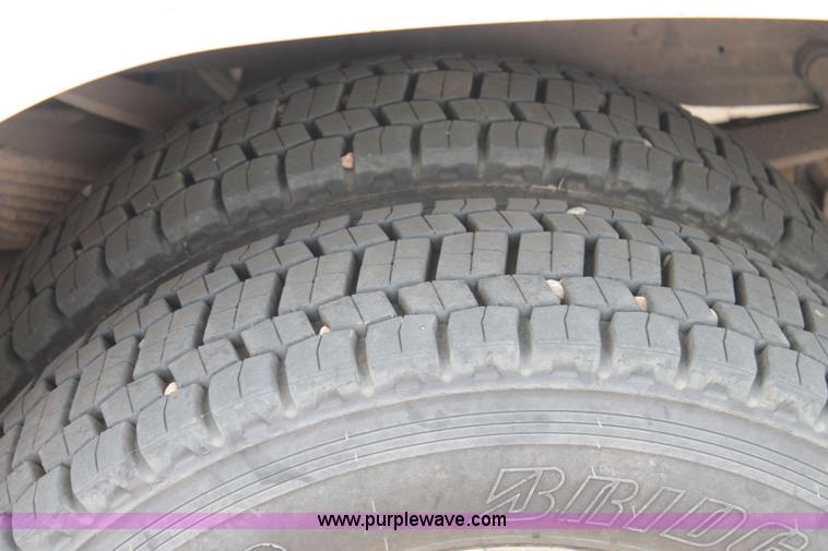 image for item C3901 2006 Ford F550 service truck with crane