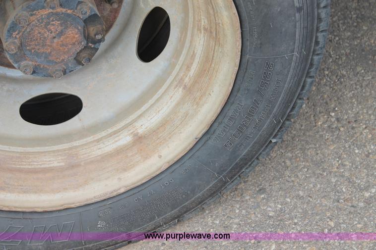 image for item C3901 2006 Ford F550 service truck with crane