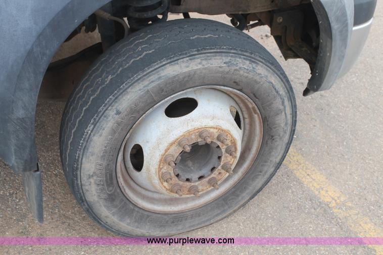 image for item C3901 2006 Ford F550 service truck with crane