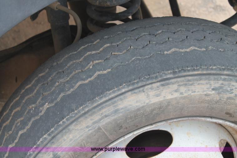 image for item C3901 2006 Ford F550 service truck with crane