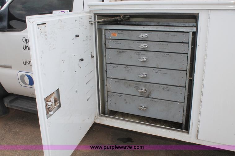 image for item C3901 2006 Ford F550 service truck with crane