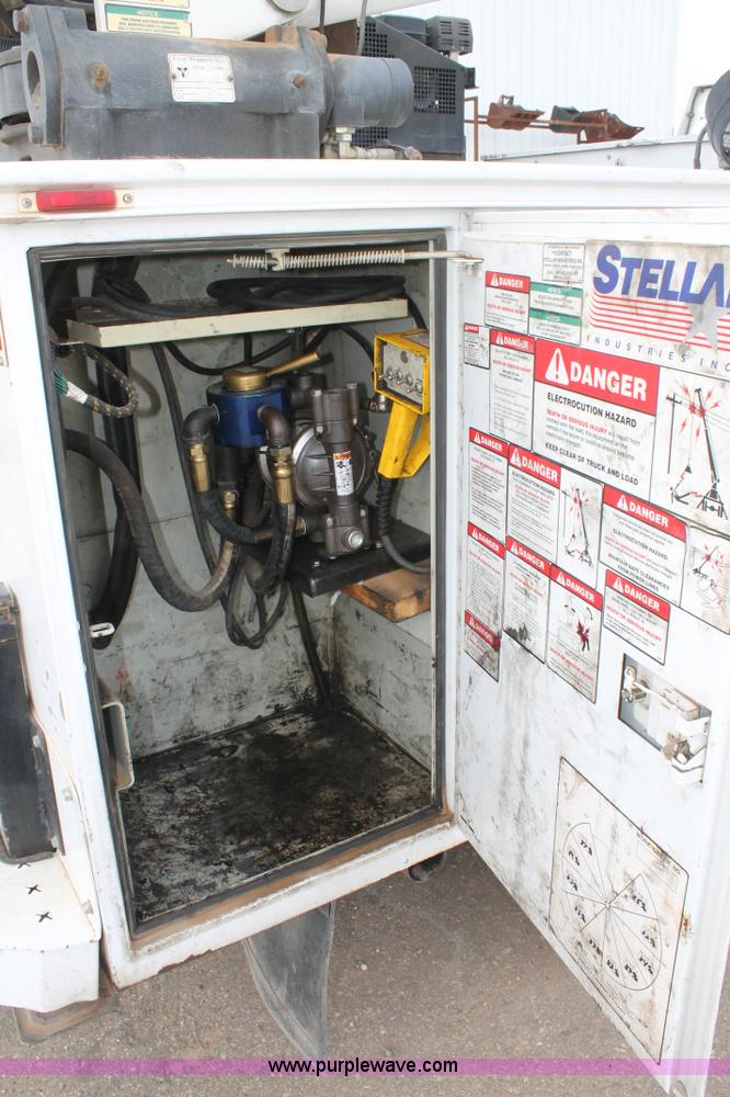 image for item C3901 2006 Ford F550 service truck with crane