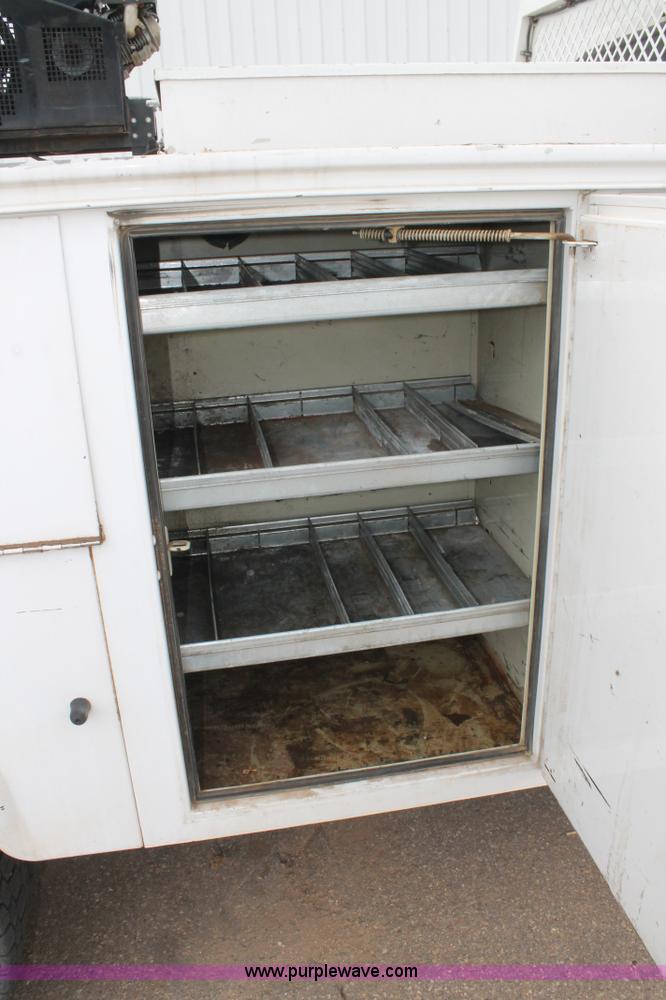 image for item C3901 2006 Ford F550 service truck with crane