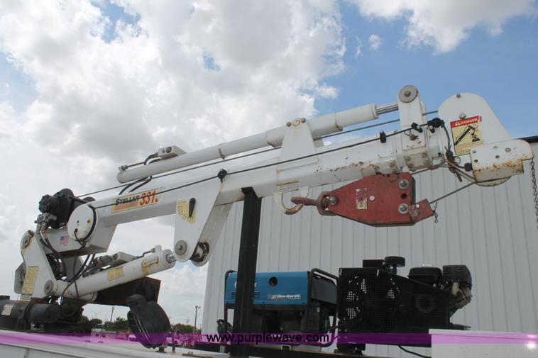 image for item C3901 2006 Ford F550 service truck with crane