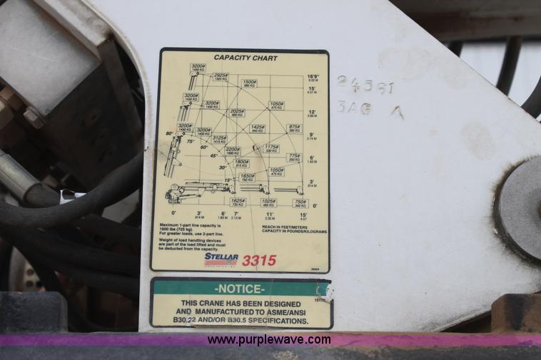 image for item C3901 2006 Ford F550 service truck with crane