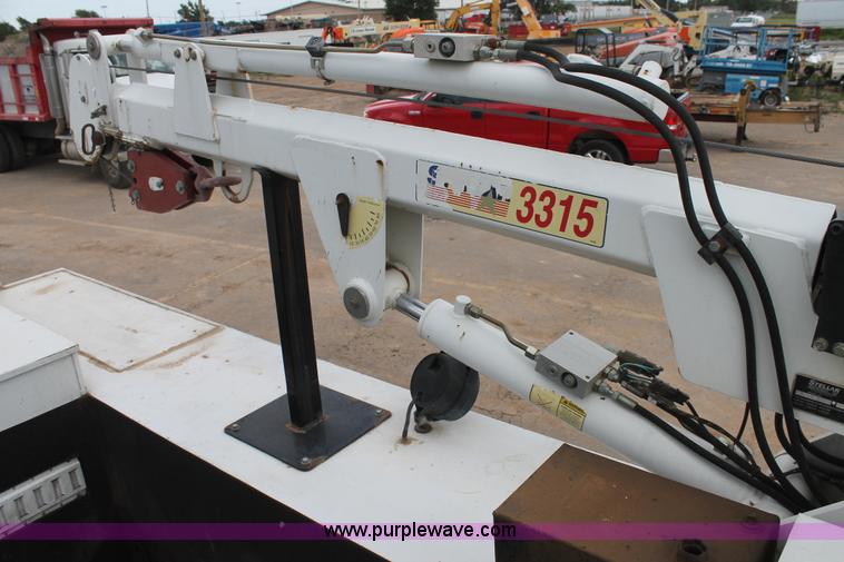 image for item C3901 2006 Ford F550 service truck with crane