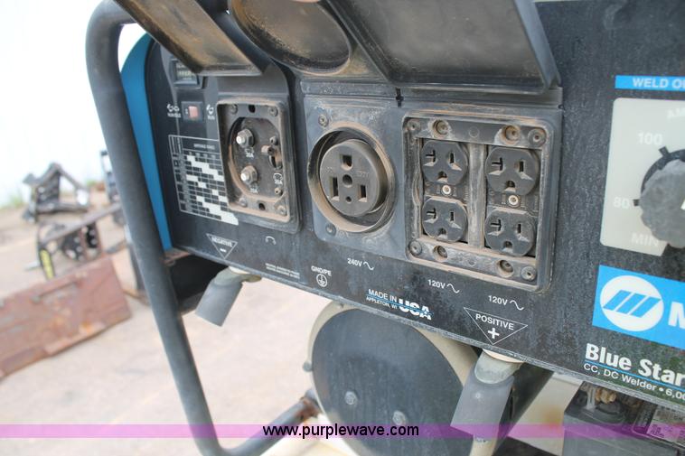 image for item C3901 2006 Ford F550 service truck with crane