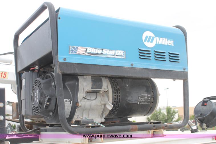 image for item C3901 2006 Ford F550 service truck with crane