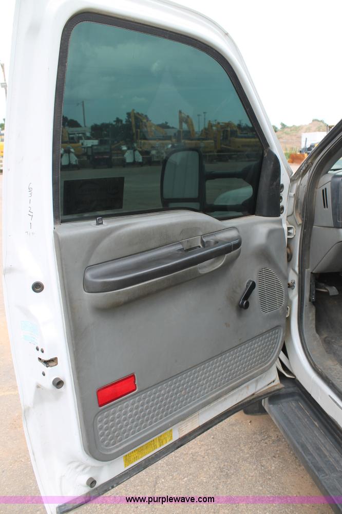 image for item C3901 2006 Ford F550 service truck with crane