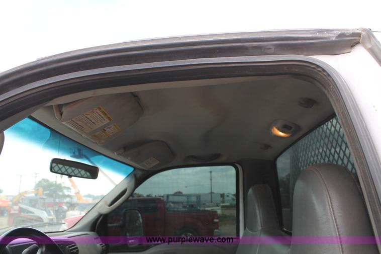 image for item C3901 2006 Ford F550 service truck with crane