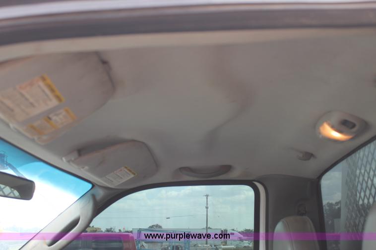 image for item C3901 2006 Ford F550 service truck with crane