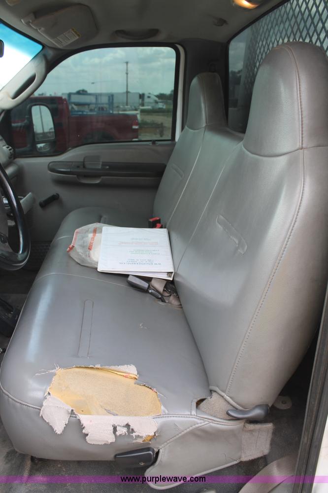 image for item C3901 2006 Ford F550 service truck with crane