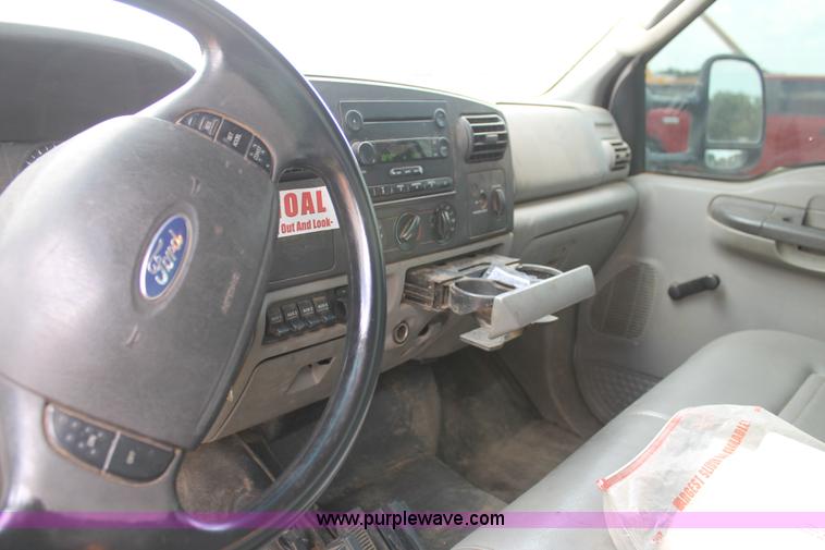 image for item C3901 2006 Ford F550 service truck with crane