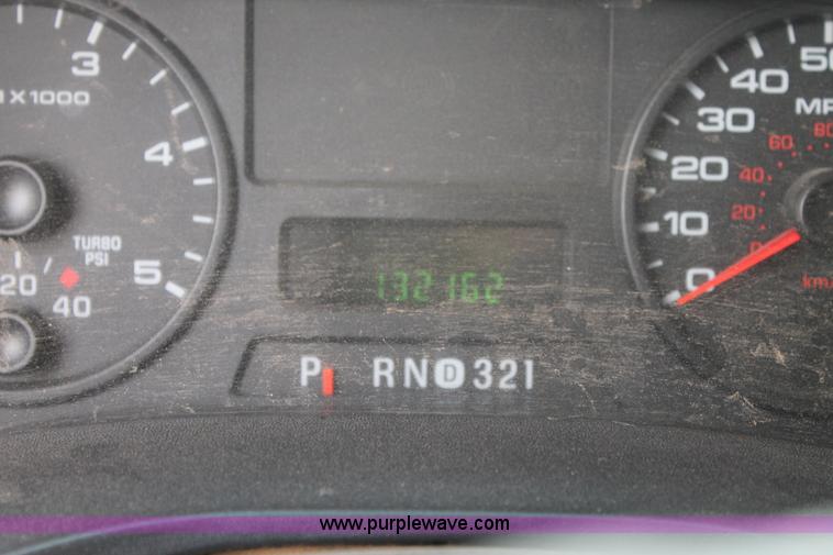 image for item C3901 2006 Ford F550 service truck with crane