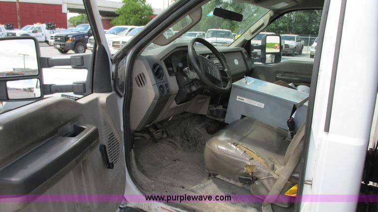 image for item G9106 2008 Ford F550 XL service truck