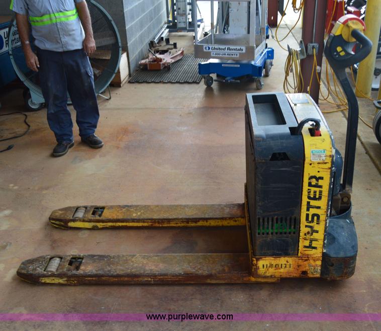 image for item H2929 2010 Hyster W40Z electric pallet jack