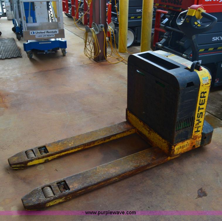 image for item H2929 2010 Hyster W40Z electric pallet jack