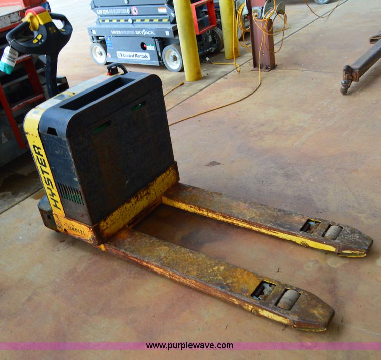 image for item H2929 2010 Hyster W40Z electric pallet jack