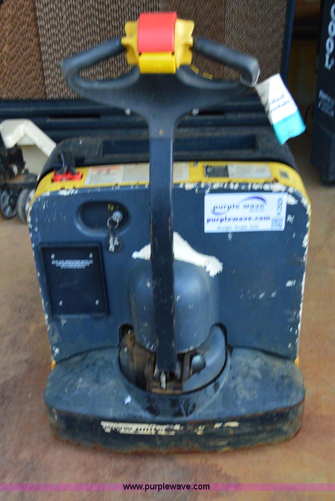 image for item H2929 2010 Hyster W40Z electric pallet jack