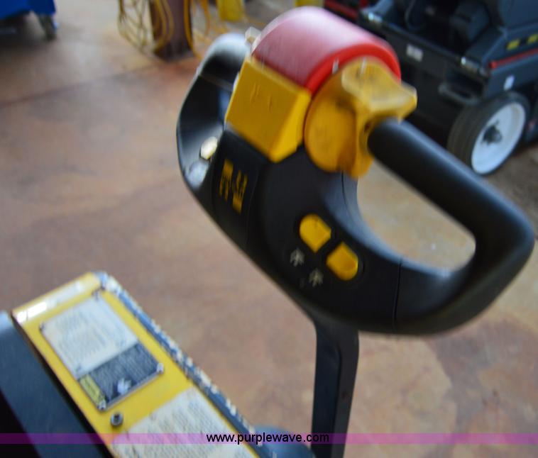 image for item H2929 2010 Hyster W40Z electric pallet jack