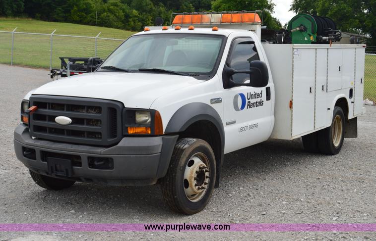 image for item H2930 2005 Ford F550 service truck