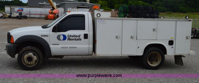 image for item H2930 2005 Ford F550 service truck