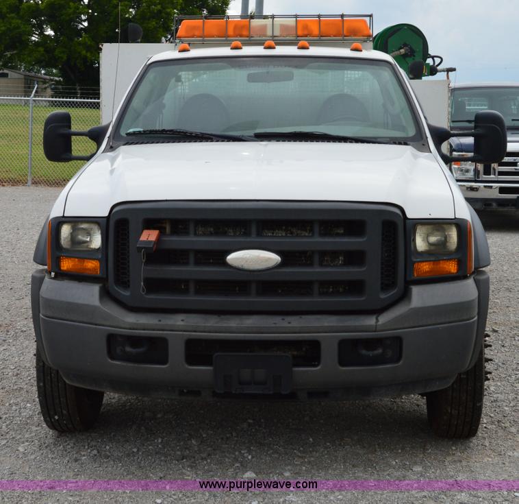 image for item H2930 2005 Ford F550 service truck