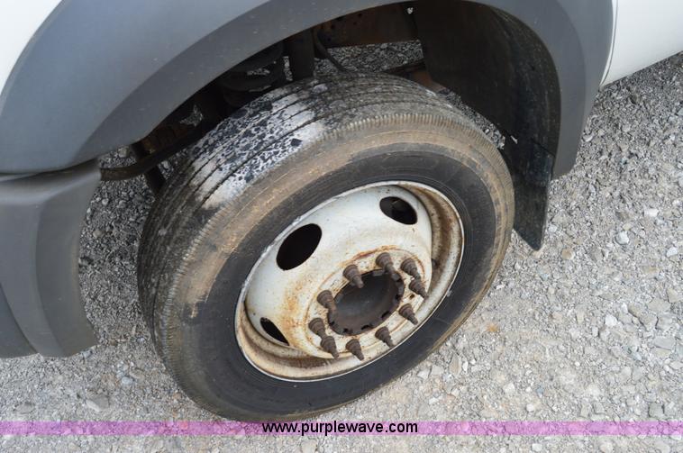 image for item H2930 2005 Ford F550 service truck