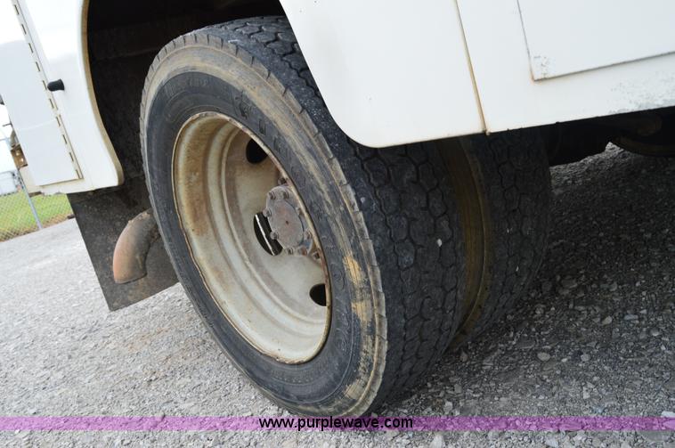 image for item H2930 2005 Ford F550 service truck