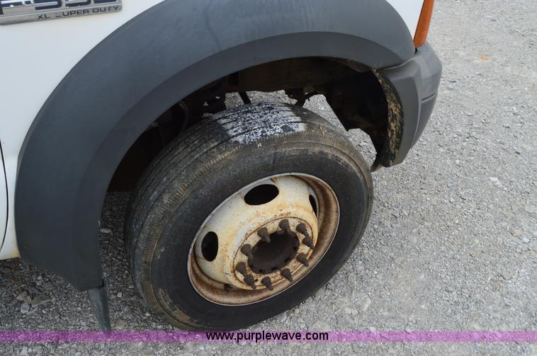 image for item H2930 2005 Ford F550 service truck
