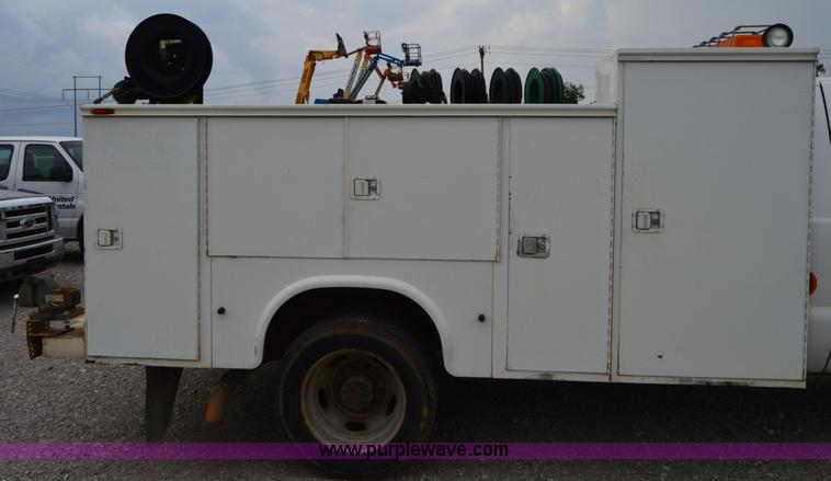 image for item H2930 2005 Ford F550 service truck