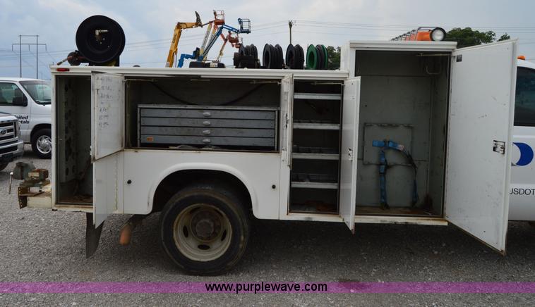 image for item H2930 2005 Ford F550 service truck