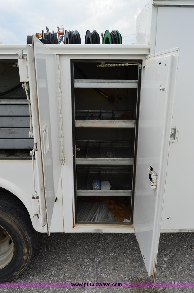 image for item H2930 2005 Ford F550 service truck