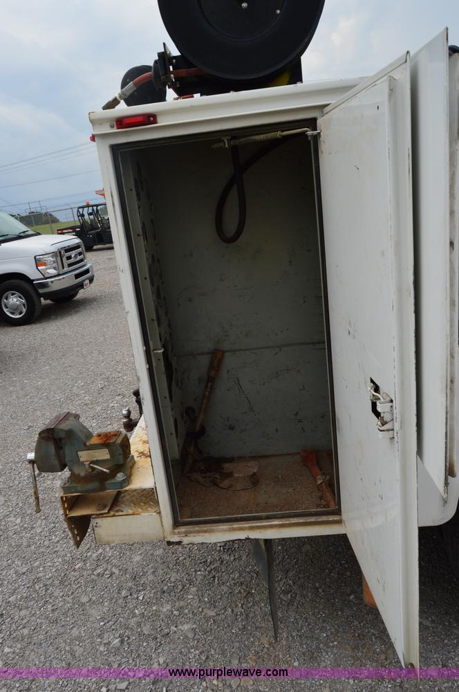 image for item H2930 2005 Ford F550 service truck