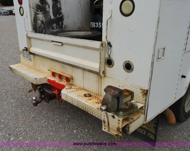 image for item H2930 2005 Ford F550 service truck