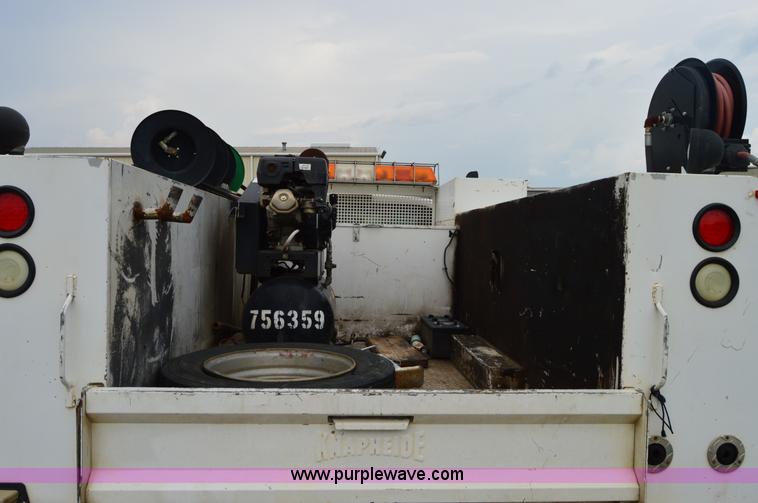 image for item H2930 2005 Ford F550 service truck