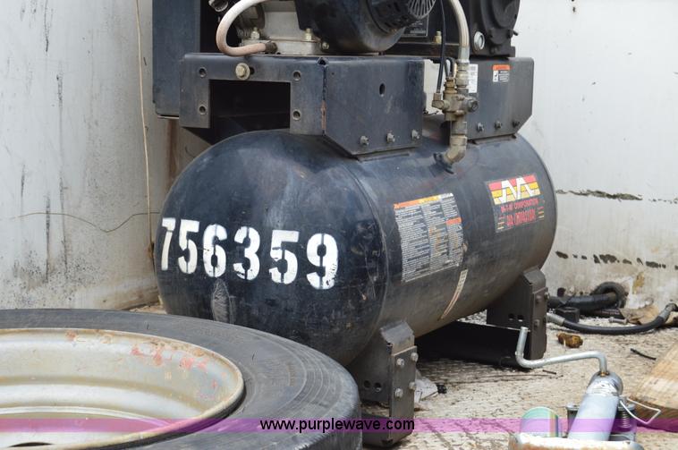 image for item H2930 2005 Ford F550 service truck