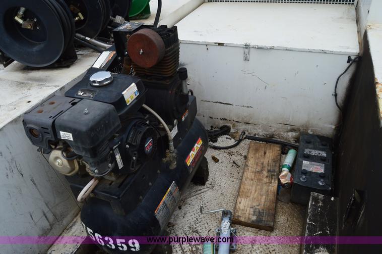 image for item H2930 2005 Ford F550 service truck