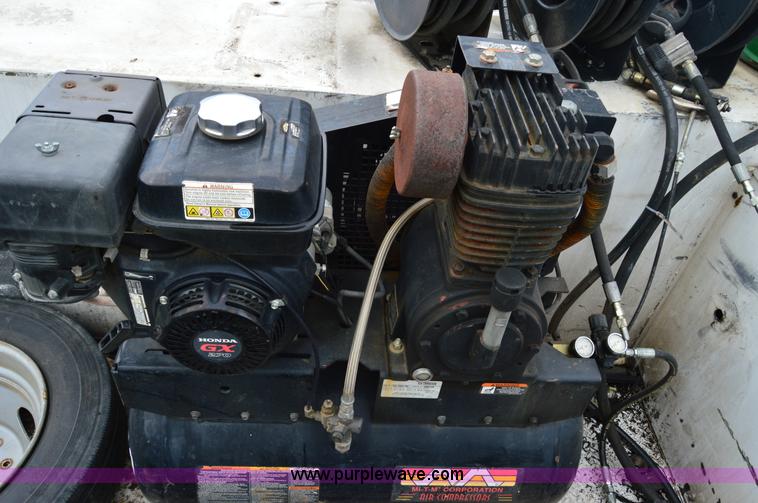 image for item H2930 2005 Ford F550 service truck