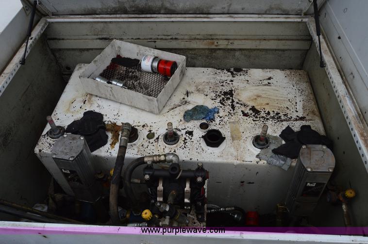 image for item H2930 2005 Ford F550 service truck