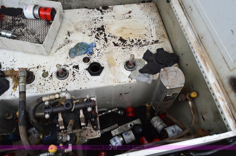 image for item H2930 2005 Ford F550 service truck