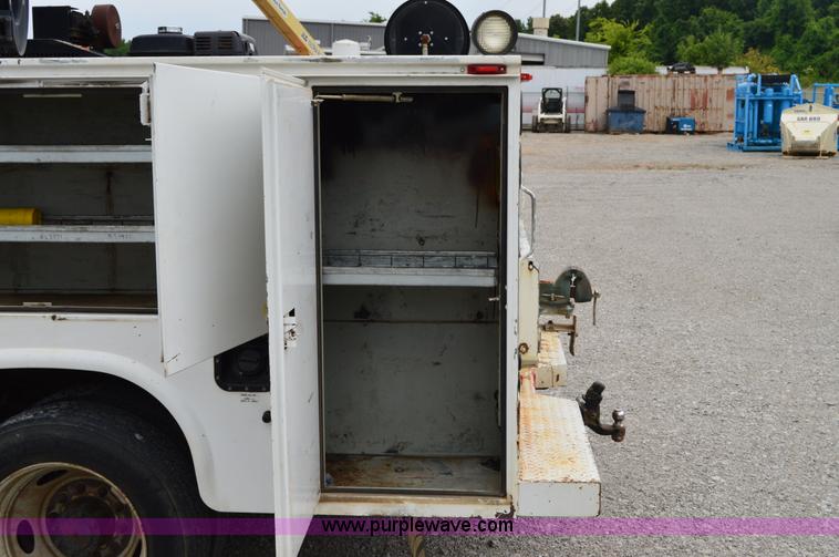 image for item H2930 2005 Ford F550 service truck