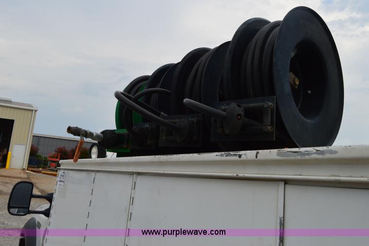 image for item H2930 2005 Ford F550 service truck