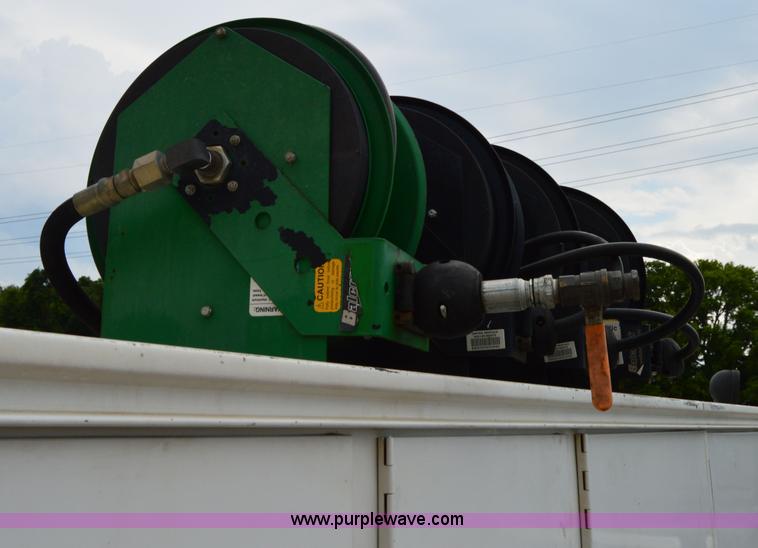 image for item H2930 2005 Ford F550 service truck